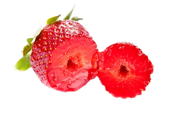 草莓的多汁鲜切 — 图库照片