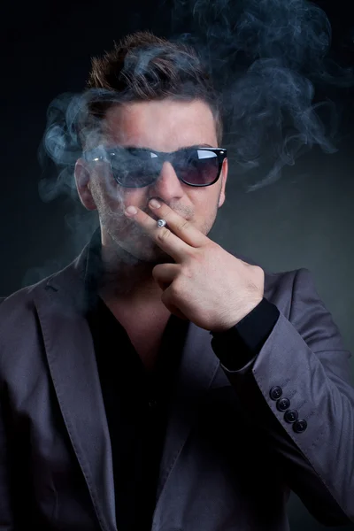 Man smoking a cigarette — Stock Photo, Image
