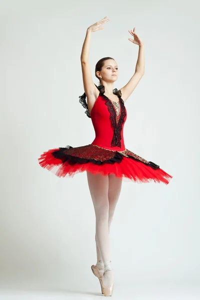 Junge Balletttänzerin trägt Tutu — Stockfoto