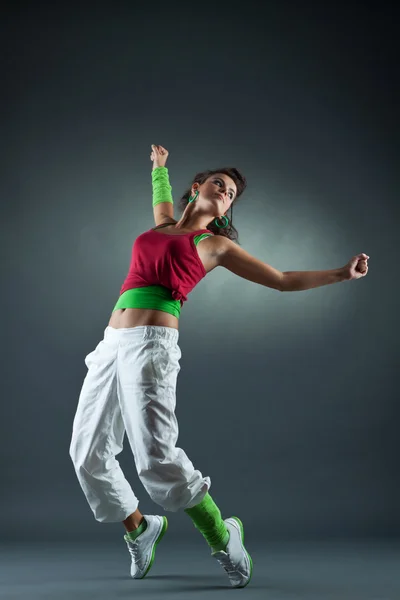Chica adolescente bailando hip-hop —  Fotos de Stock