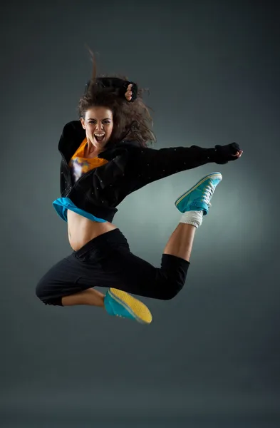 Donna ballerina saltando — Foto Stock