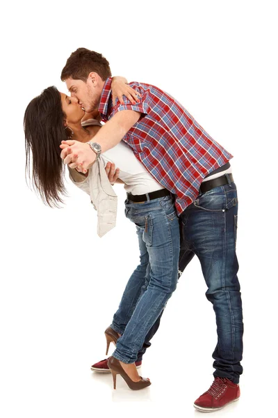 Couple amoureux dansant et embrassant — Photo