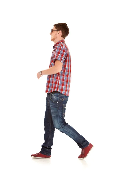 Hombre de moda caminando — Foto de Stock