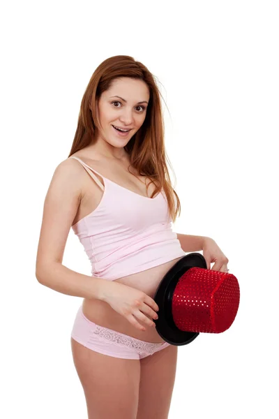 Schwangere posiert mit Showhut auf dem Bauch — Stockfoto