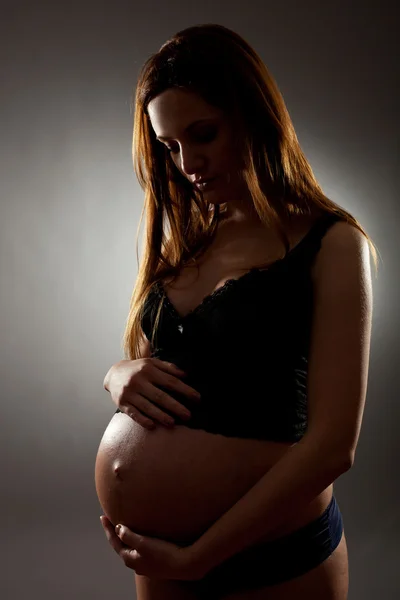 怀孕妇女的贝莉 — 图库照片