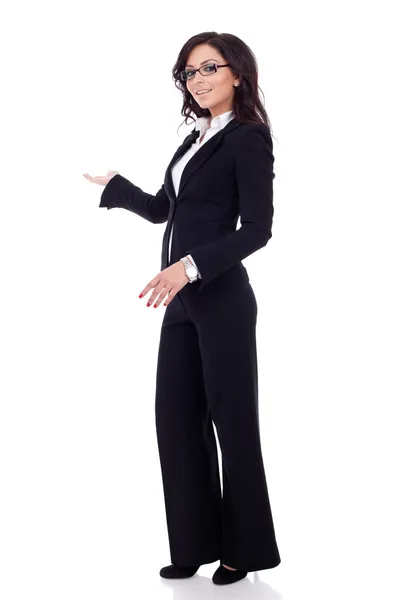 Mulher de negócios fazendo um gesto de boas-vindas ou apresentação — Fotografia de Stock