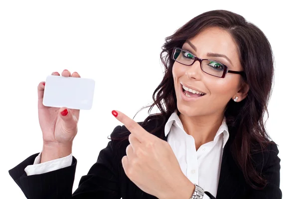 Mujer de negocios sosteniendo su tarjeta de visita — Foto de Stock