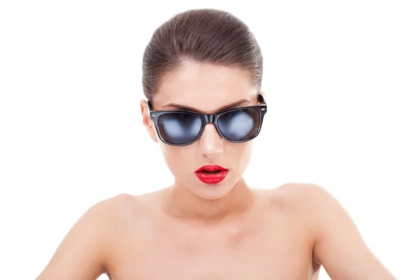 Glamour kvinna i solglasögon — Stockfoto