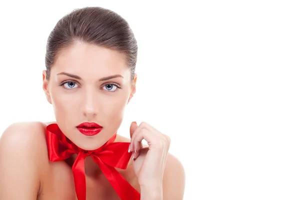 Mujer sexy usando cinta roja — Stockfoto