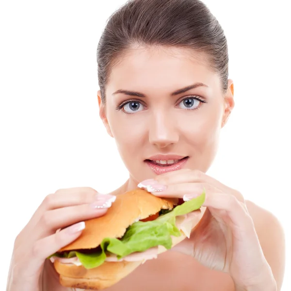 Mujer sosteniendo un sándwich — Foto de Stock