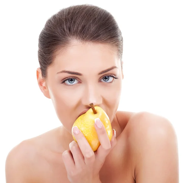 Härlig kvinna äta päron — Stockfoto
