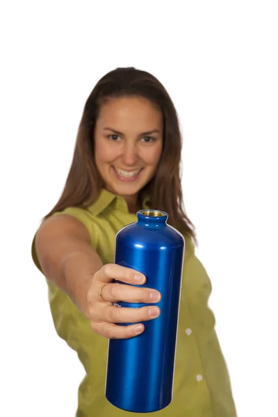 Γυναίκα που κρατά μπλε μπουκάλι νερό — Φωτογραφία Αρχείου