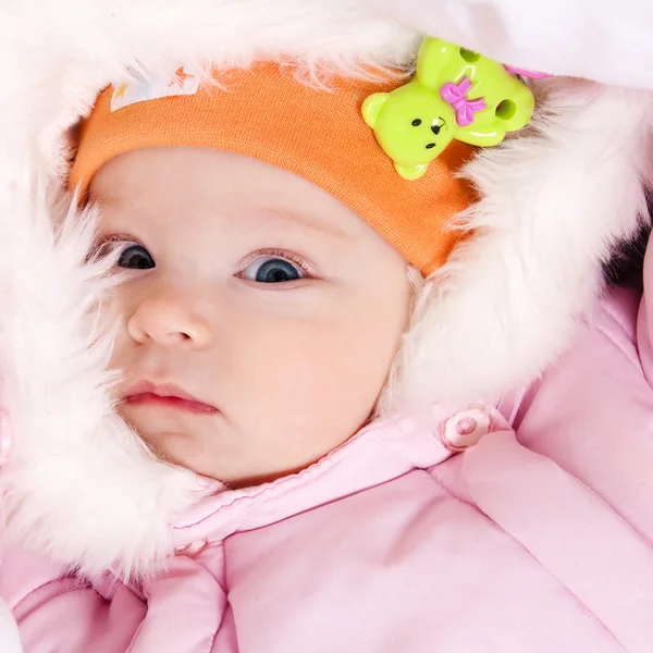 Lite klädd spädbarn — Stockfoto