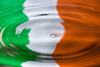 su damlacığı karşı İrlanda bayrağı