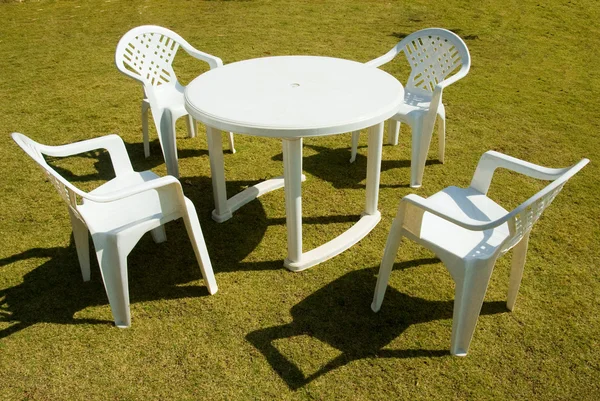 Cuatro sillas de plástico — Foto de Stock