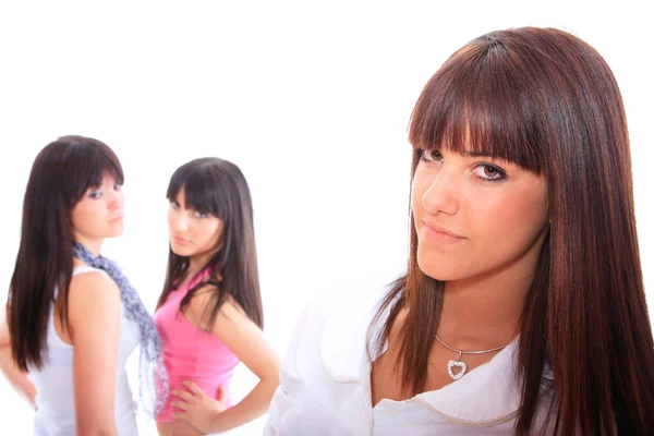 Tre attraktiva flickor skvallra — Stockfoto