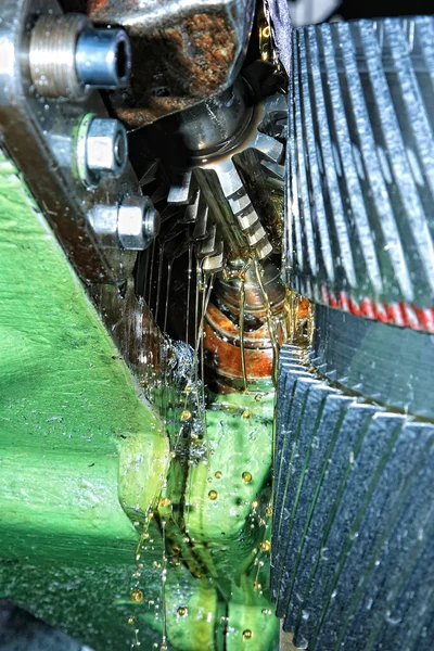 Máquina con refrigerante para trabajar el metal —  Fotos de Stock