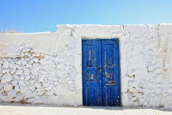 Porta velha na ilha de Santorini — Fotografia de Stock
