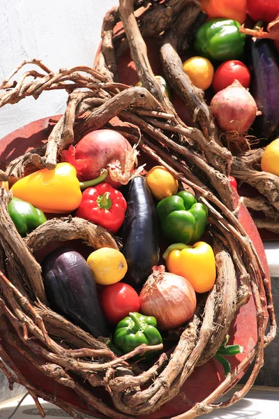 Uma cesta de legumes — Fotografia de Stock