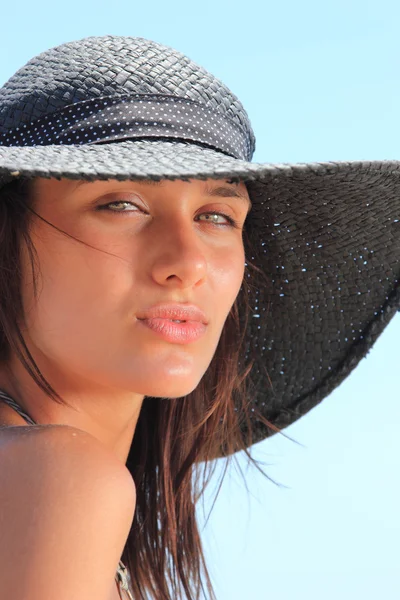 Gyönyörű lány kellemes, a tenger, Görögország — Stock Fotó