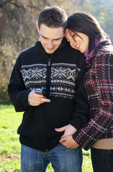 Portrait of young couple with mobile phone — Stock Photo, Image