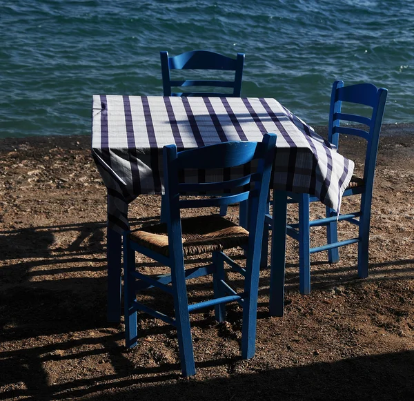 Tavolo e sedie — Foto Stock