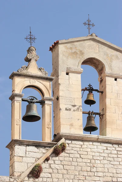 Колокол на церковной башне — стоковое фото