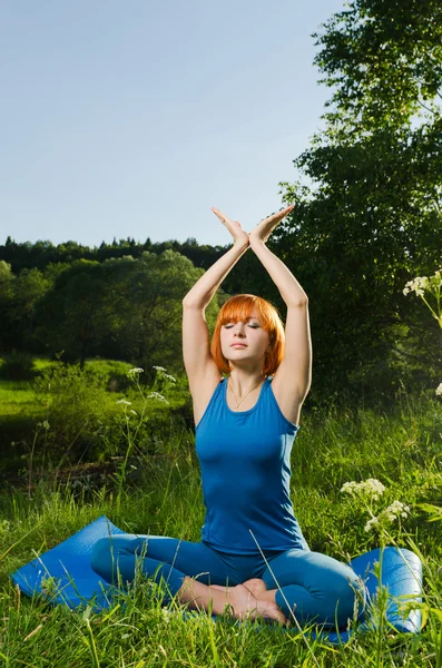Red woman practicing fitness yoga outdoors — Stock Photo, Image