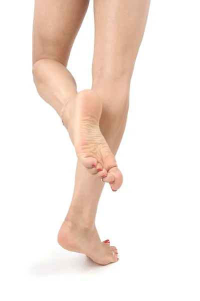女性の足と足の白で隔離 — ストック写真