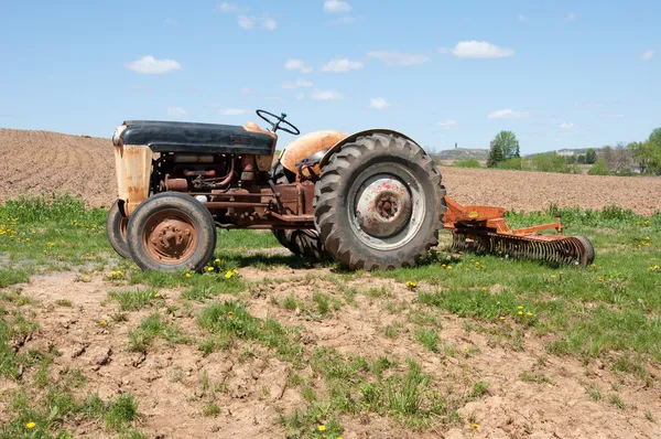 Old farm tractor — Stock Photo, Image