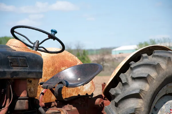 Old farm tractor — Stock Photo, Image