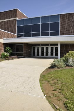 okul binası giriş