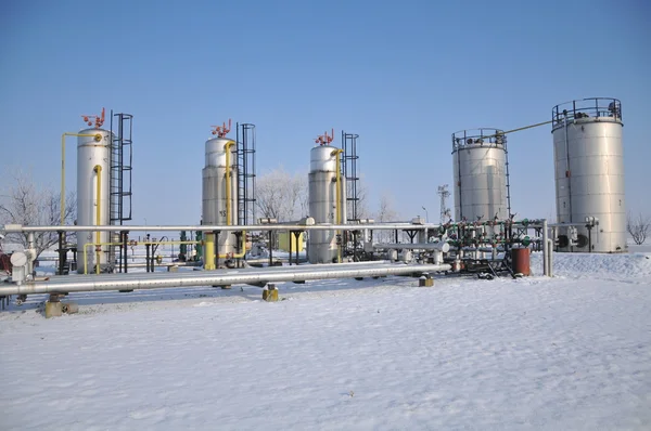 在冬季风光的炼油厂 — 图库照片