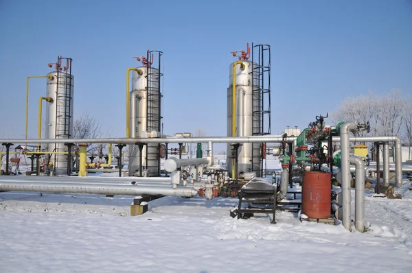 Refinería en paisajes invernales — Foto de Stock