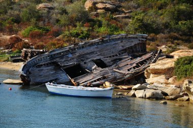 Shipwreck clipart