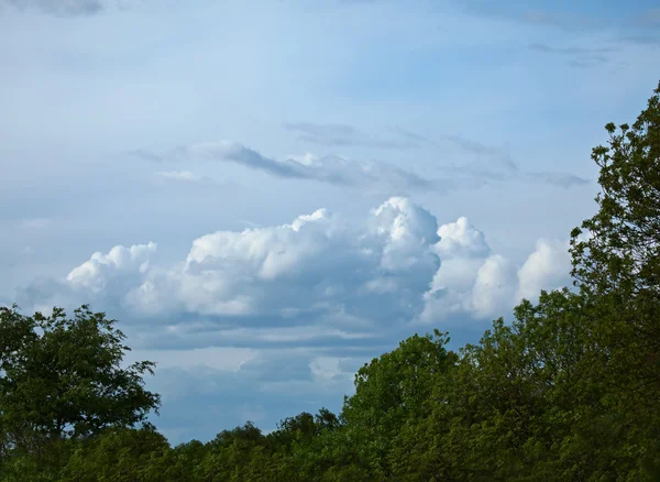 Літні хмари — стокове фото