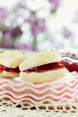 Kızılcık scones