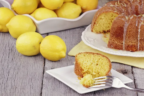 Lemon Bundt Cake — Stock Photo, Image