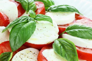 Caprese salatası