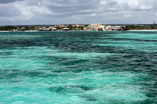 Complexe hôtelier de luxe au Cap Cana bord de mer — Photo