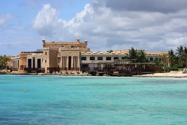 Complexe hôtelier de luxe au Cap Cana bord de mer — Photo