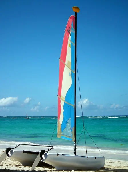 Catamaran boat on beach — Stock Photo, Image