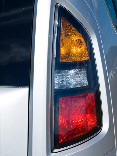 Close up van een nieuwe auto-achterlicht — Stockfoto