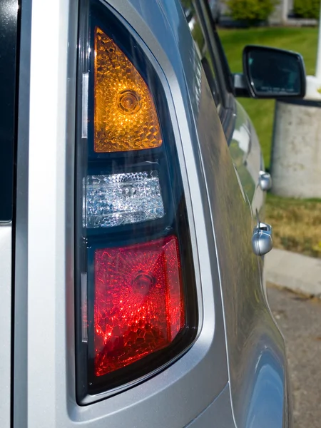 Zár megjelöl-ból egy új autó hátsó lámpája — Stock Fotó