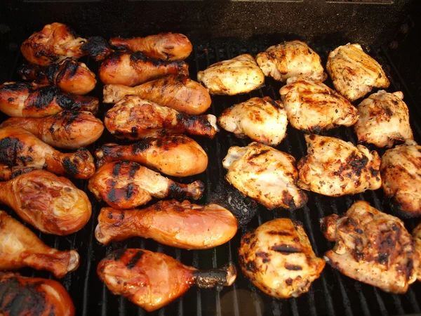 Főzés a grill friss sült csirke — Stock Fotó