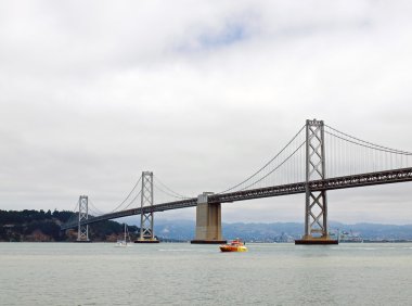 bulutlu bir günde san francisco defne köprü