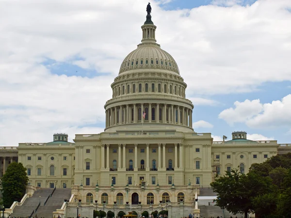Капитолий США в Вашингтоне — стоковое фото