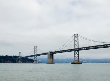 bulutlu bir günde san francisco defne köprü