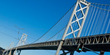 san francisco defne köprü parlak mavi gökyüzü ile net bir gün '