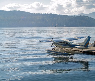 Bir su uçak - Coeur d'Alene Idaho ABD ile bir dağ gölü